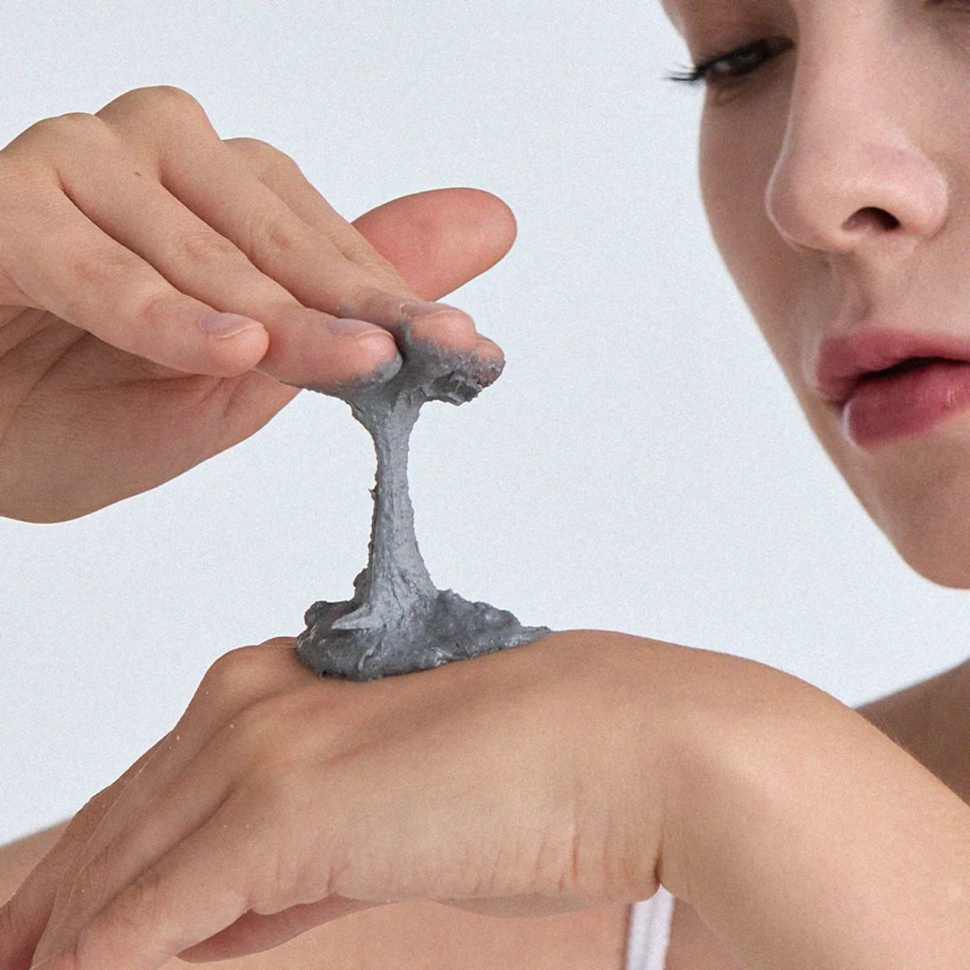 TORHOP Kaamos Black Salt Foaming Cleanser 130g Facial Cleanser 4